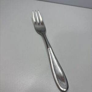 one Retroneu Tivoli Contour Satin 18/10 Stainless Flatware Dinner Fork 7 5/8"